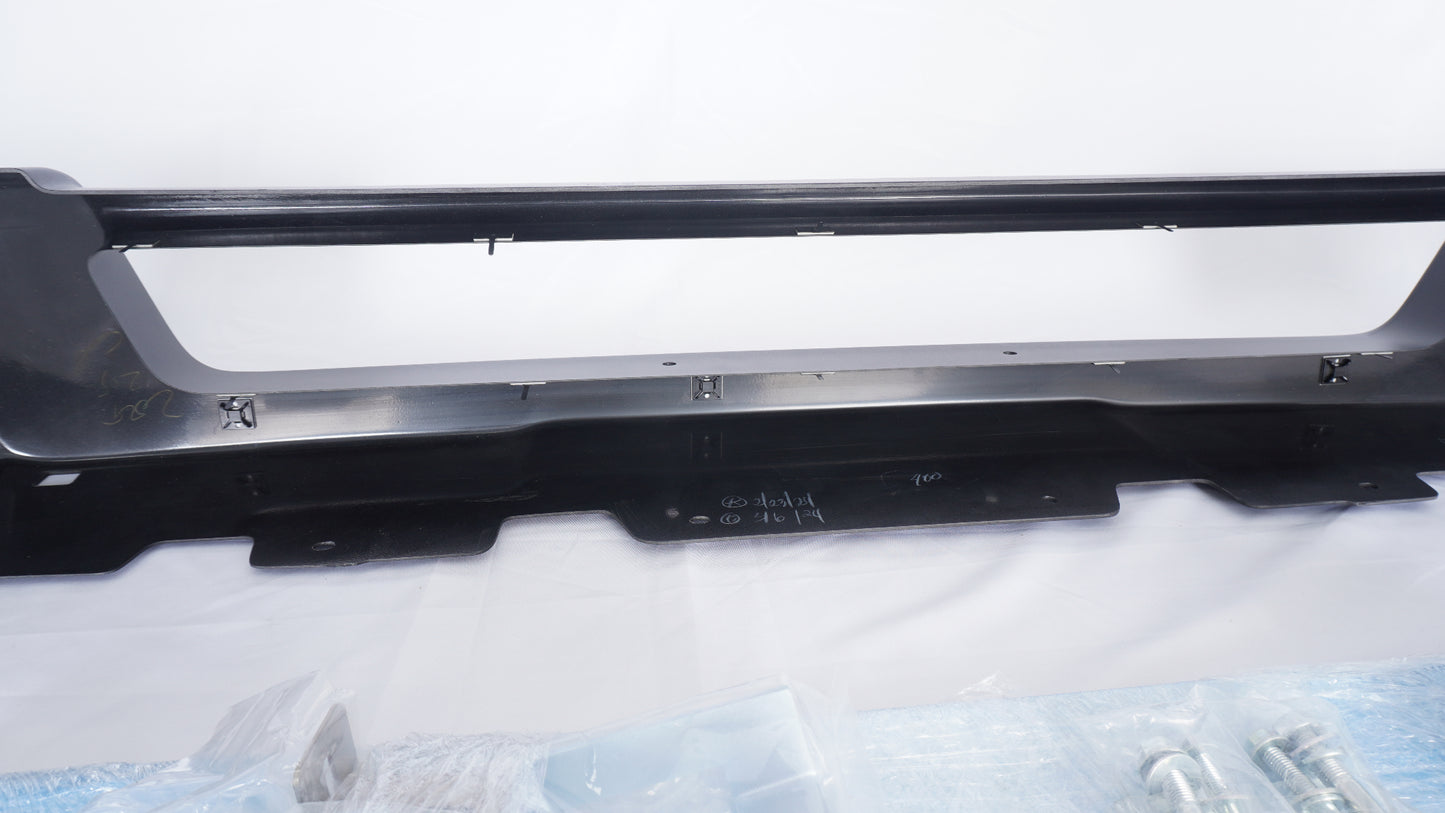 未使用品 ショウワガレージ ABSフロントバンパースポイラー 塗装済み(シボブラック) E00601 JC用穴あり シエラ JB74 ノマド JC74 バンパー / E00039 スキッドプレート付 シルバー