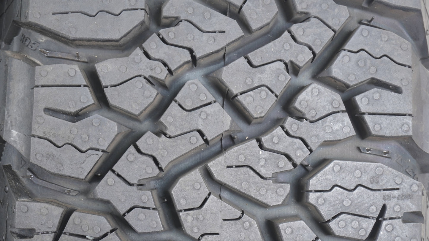 【走行僅か】【冬タイヤ規制対応】 2025年製 BFGoodrich ALL-TERRAIN KO3 グッドリッチ オールテレーン LT195/80R15 107S 4本