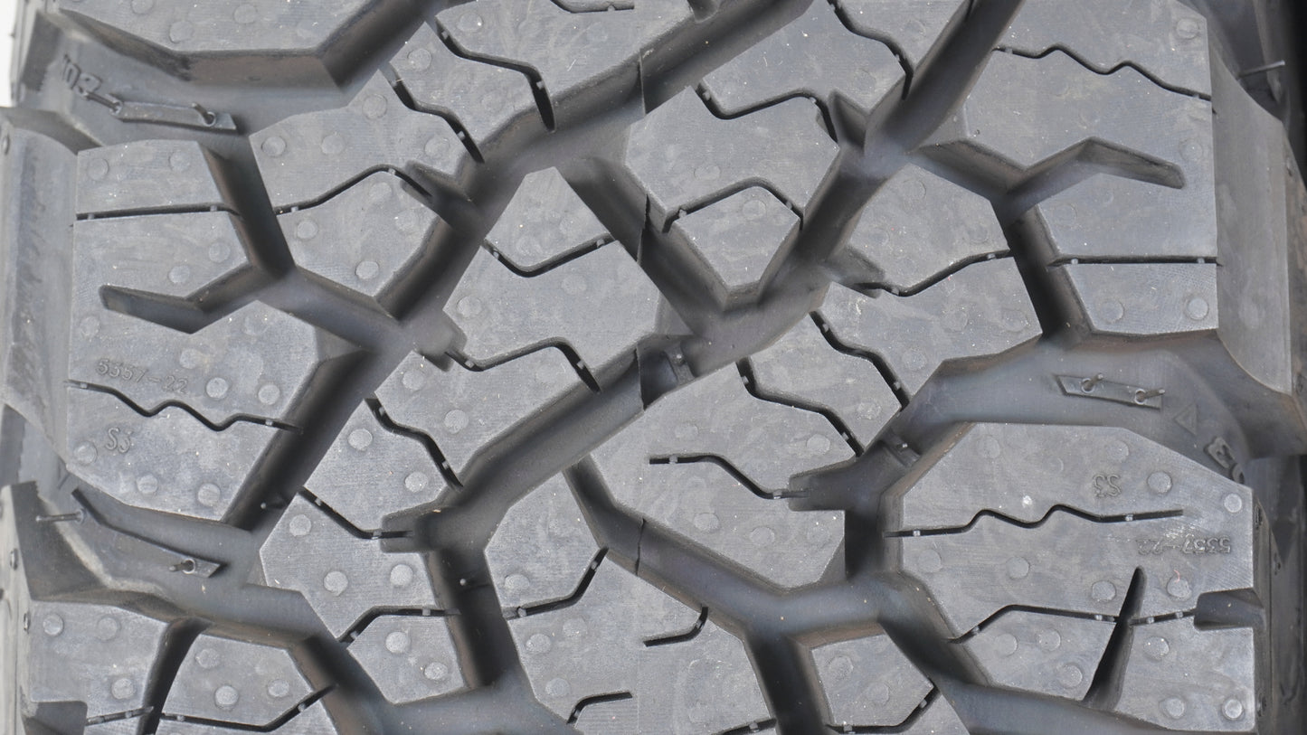 【走行僅か】【冬タイヤ規制対応】 2025年製 BFGoodrich ALL-TERRAIN KO3 グッドリッチ オールテレーン LT195/80R15 107S 4本