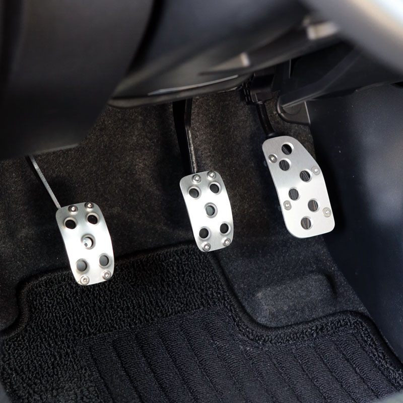 【未使用品】 APIO アピオ MT用アルミペダルセット JB64 JB74 ジムニー MT車専用