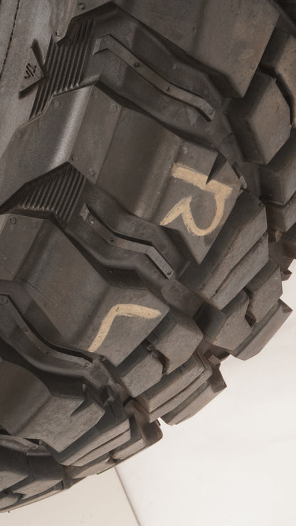 アピオ　ワイルドボアSR  BFグッドリッチ KM3 MT215/75/R15 4本