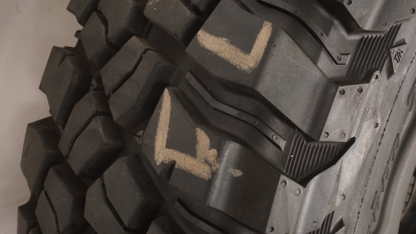 アピオ　ワイルドボアSR  BFグッドリッチ KM3 MT215/75/R15 4本