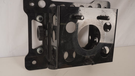 【APIO：3040-60】スペアタイヤブラケット（JB64）※スペアタイヤサイズ要確認